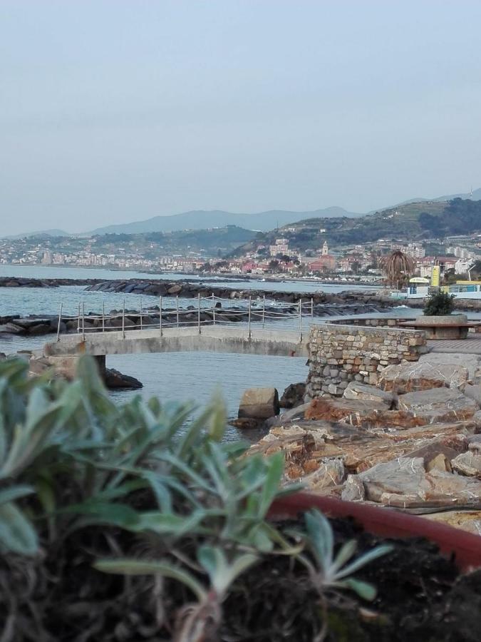 I Fiori Di Santo Stefano Διαμέρισμα Santo Stefano al Mare Εξωτερικό φωτογραφία